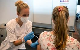 توصیه اکید پزشکان در آلمان برای واکسیناسیون فوری نوجوانان