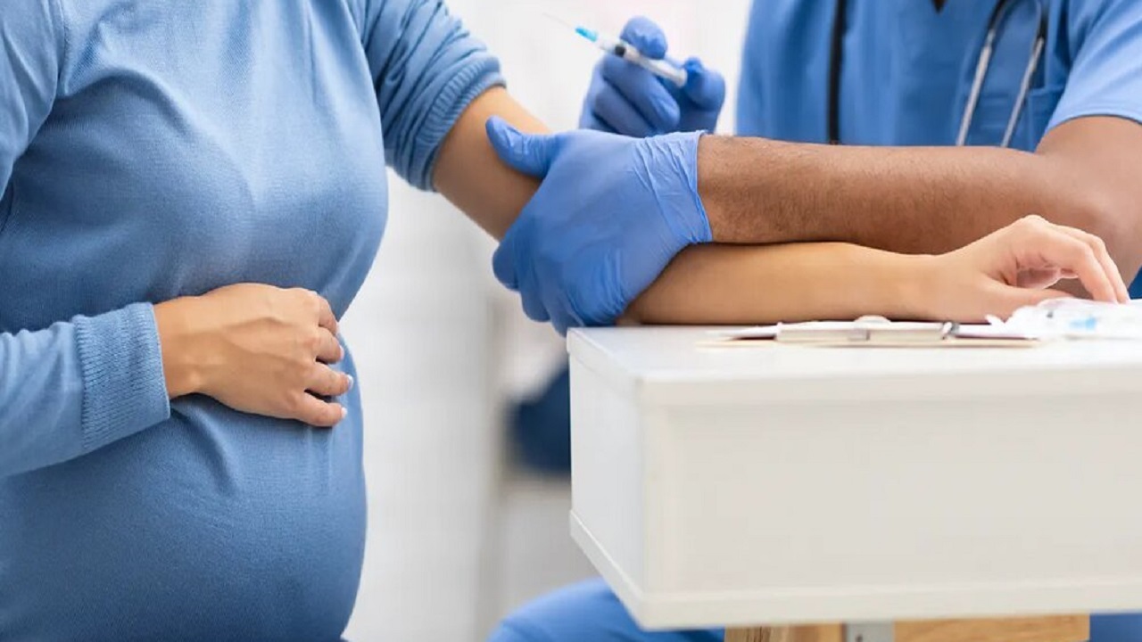 اهمیت واکسیناسیون کرونا در دوران بارداری/ ایمنی کودکان شیرخوار از مادران واکسینه شده، بیشتر است