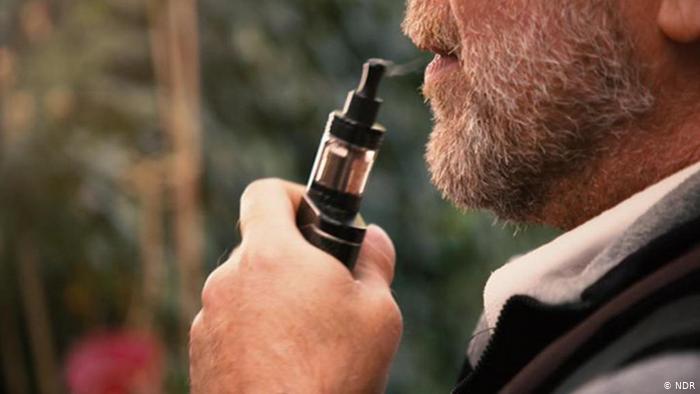 سیگارهای الکترونیکی با سلامت دهان چه می‌کنند؟