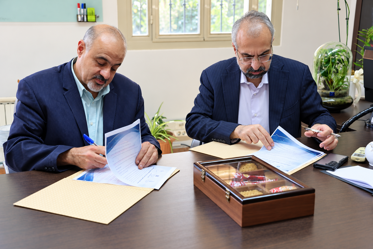 امضای تفاهمنامه همکاری میان معاونت آموزش و پژوهش سازمان نظام پزشکی و مرکز تحقیقات ویروسشناسی بالینی امضای تفاهمنامه همکاری میان معاونت آموزش و پژوهش سازمان نظام پزشکی و مرکز تحقیقات ویروسشناسی بالینی