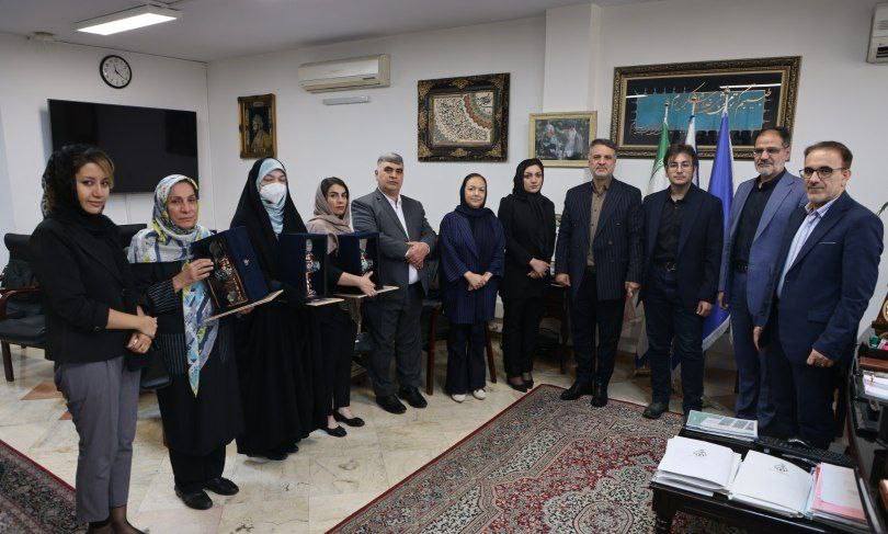 تجلیل از برگزیدگان رشته مامایی و یادبود زنده‌یاد دکتر لیلا محمدخانی با حضور فرزندان ایشان